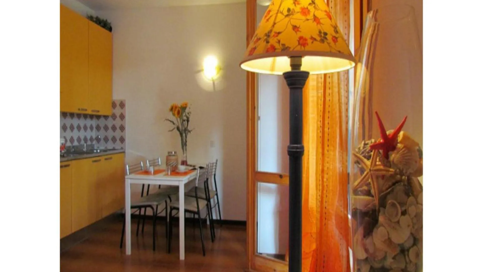 Colorful Apartment With Balcony - Beahost Бибионе