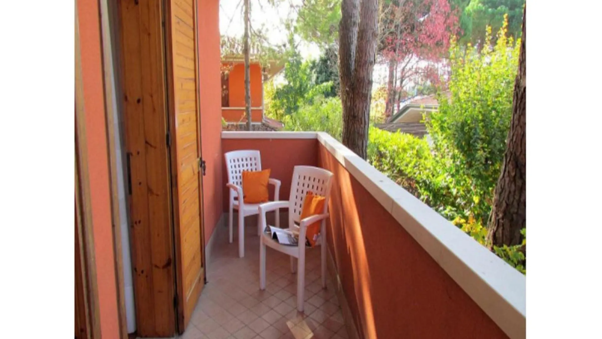 Colorful Apartment With Balcony - Beahost Bibione