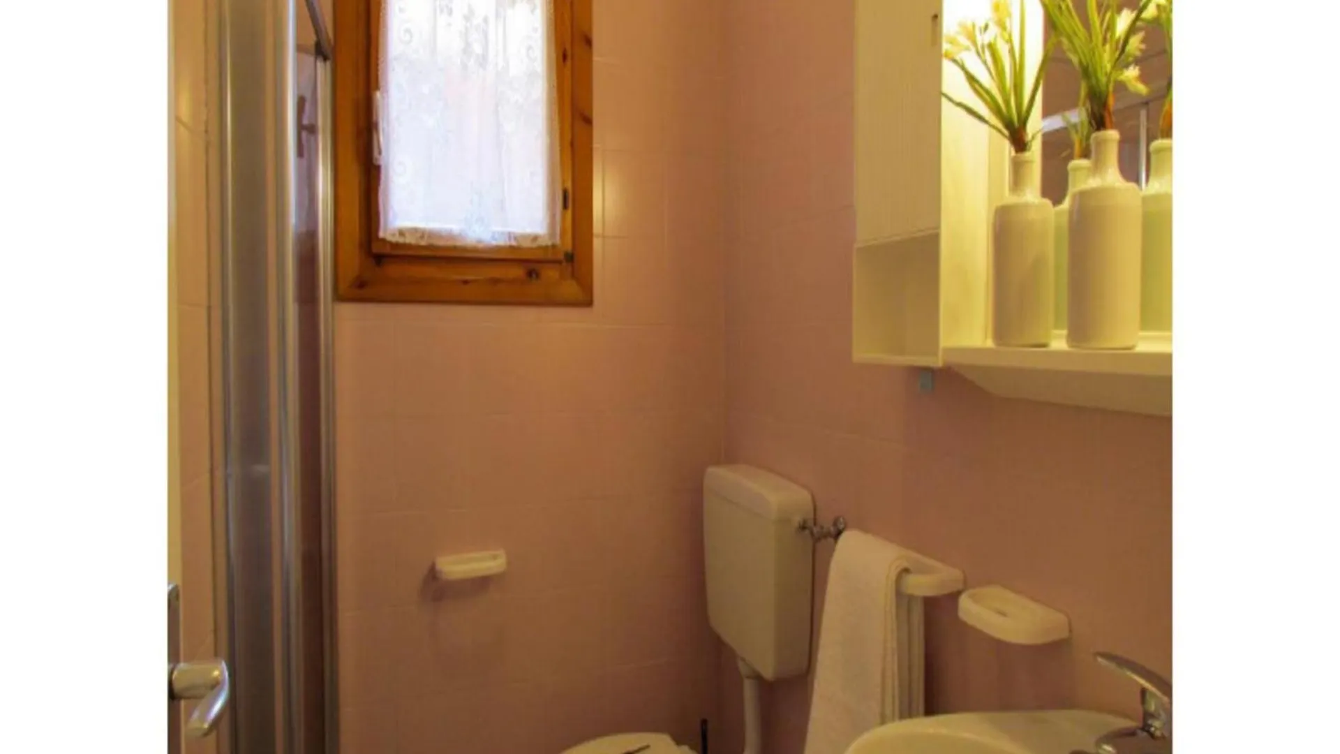 Colorful Apartment With Balcony - Beahost Bibione