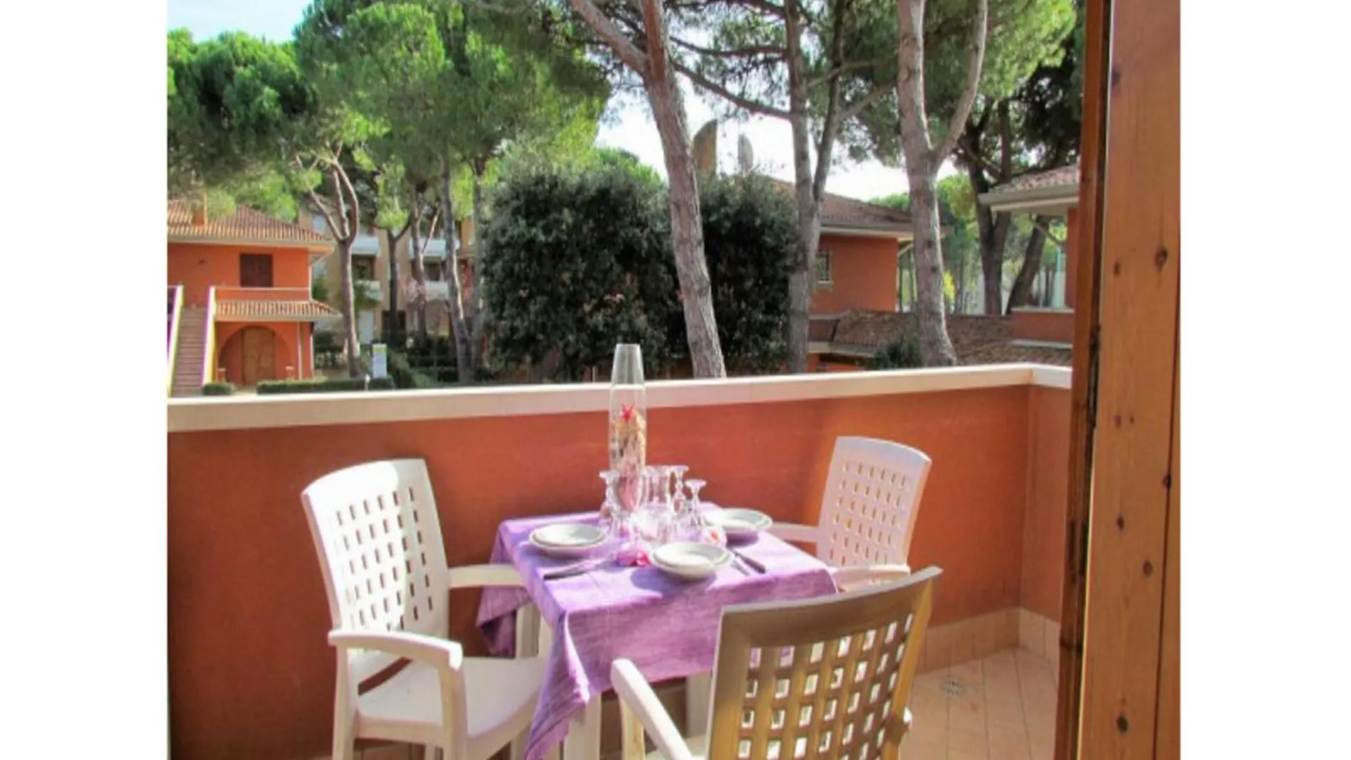 Colorful Apartment With Balcony - Beahost Bibione